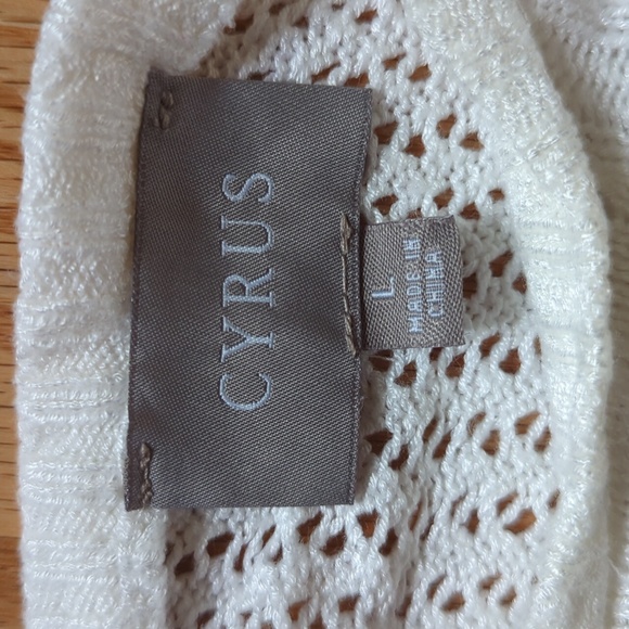 Cyrus. Women's White Crew Neck Crochet Sweater. Size Large. - Picture 4 of 8